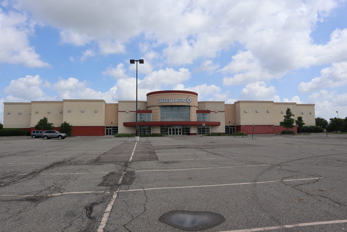 Regal UA Commerce Township - June 16 2022 Photo (newer photo)